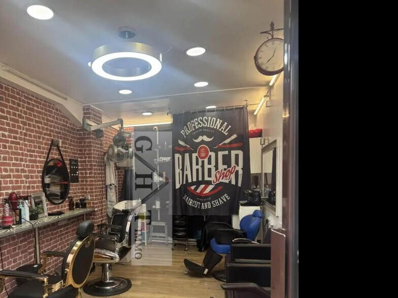 Local commercial dans Paris à louer - Photo de l’immeuble – Image 2 sur 2