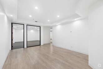 6345 Balboa Blvd, Encino, CA à louer Photo intérieure– Image 2 sur 6