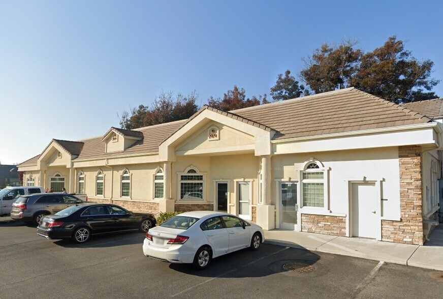 1555 Shaw Ave, Clovis, CA à louer - Photo de l’immeuble – Image 2 sur 5