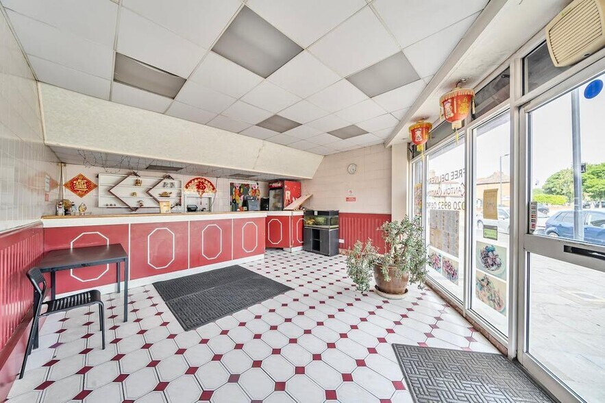 Mollison Way, Edgware à vendre - Photo de l’immeuble – Image 2 sur 11