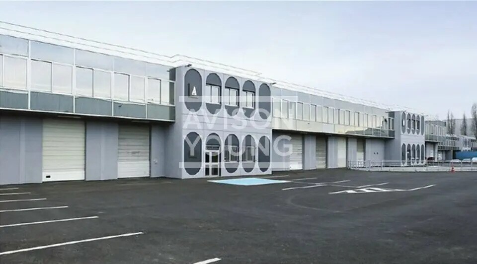 Local d’activités dans Saint-Denis à louer - Photo de l’immeuble – Image 2 sur 3