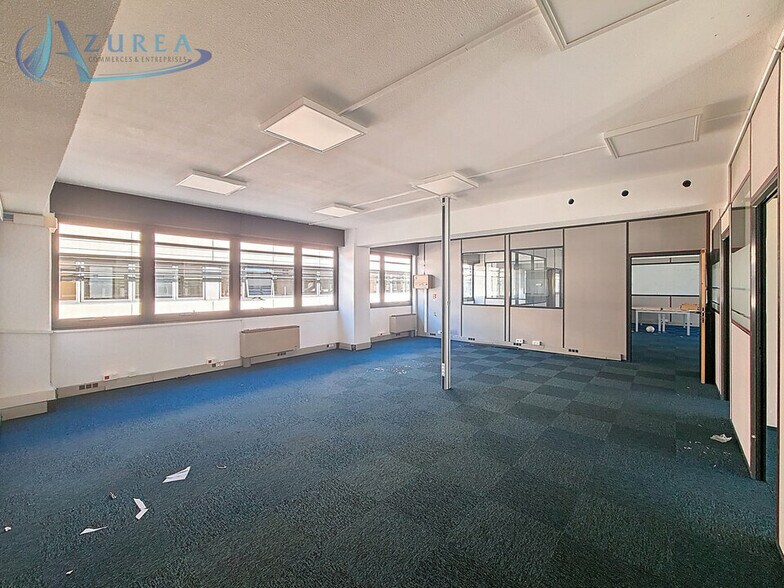 Bureau dans Villeneuve-Loubet à louer - Photo de l’immeuble – Image 2 sur 8