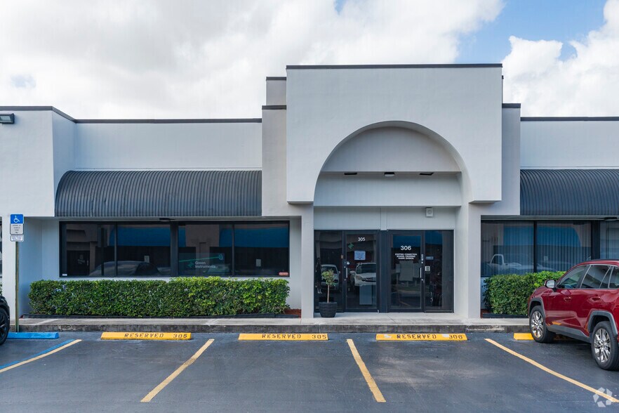 6555 N Powerline Rd, Fort Lauderdale, FL à louer - Photo de l’immeuble – Image 3 sur 9