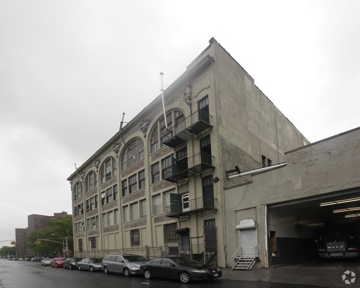 110 Bridge St, Brooklyn, NY à louer - Photo de l’immeuble – Image 3 sur 3