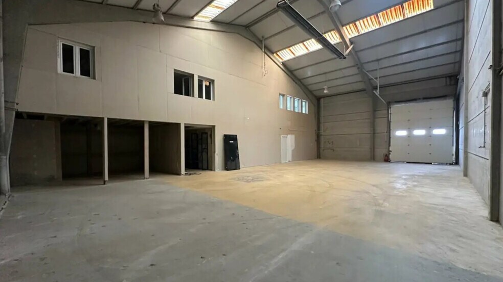 Local d’activités dans Ennery à louer - Photo intérieure – Image 3 sur 8