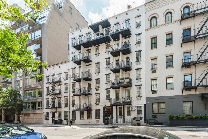 446 - 450 West 19th Street portefeuille de 2 biens à vendre sur LoopNet.fr - Photo de l’immeuble – Image 2 sur 17
