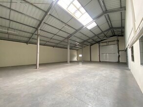 Industriel/Logistique dans Pessac à louer Photo intérieure– Image 2 sur 8