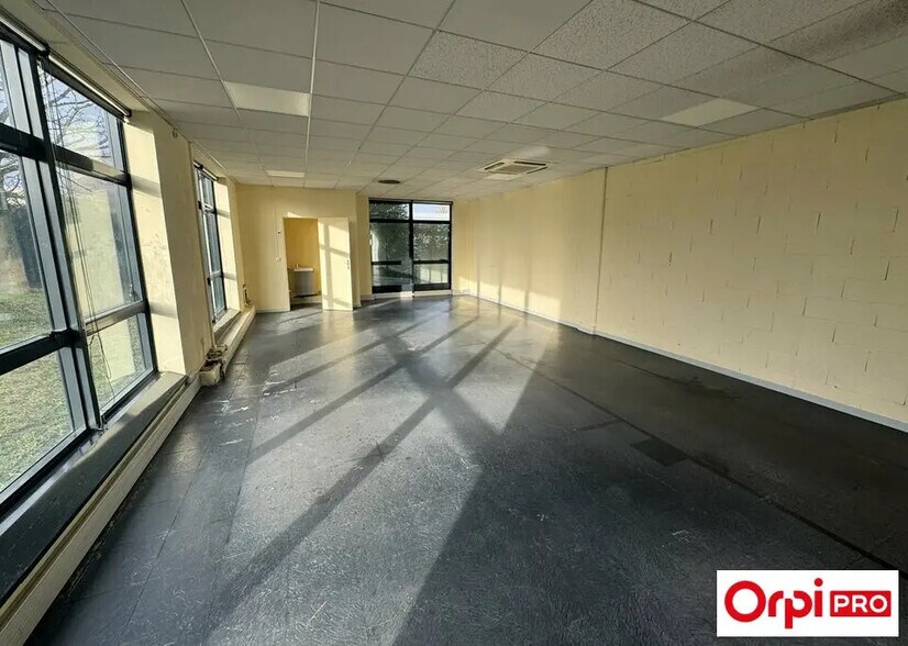 Local d’activités dans Les Ulis à louer - Photo intérieure – Image 2 sur 6