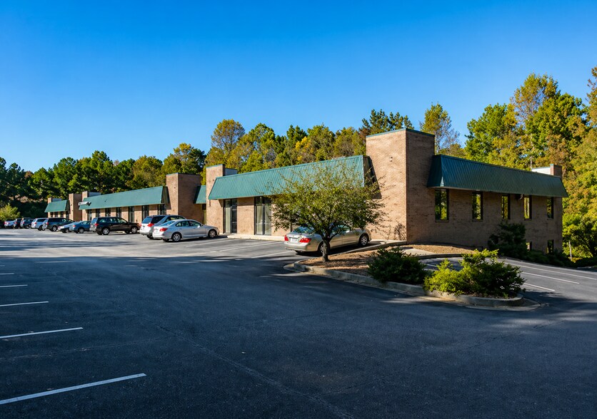 1240 Johnson Ferry Pl, Marietta, GA à louer - Photo de l’immeuble – Image 1 sur 2