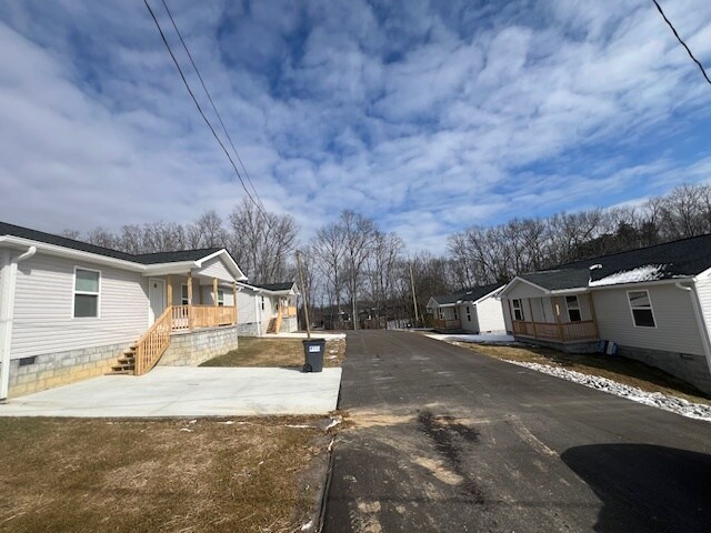 225 Iris Ln, Crossville, TN à vendre - Photo de l’immeuble – Image 3 sur 7