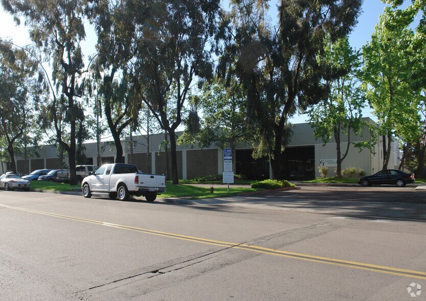 8829-8835 Complex Dr, San Diego, CA à louer - Photo de l’immeuble – Image 3 sur 3