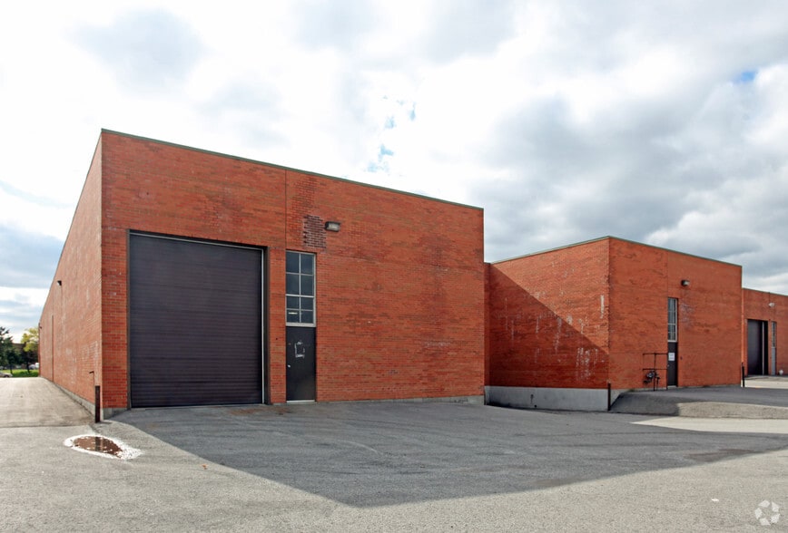 60 Bentley St, Markham, ON à louer - Photo de l’immeuble – Image 3 sur 6