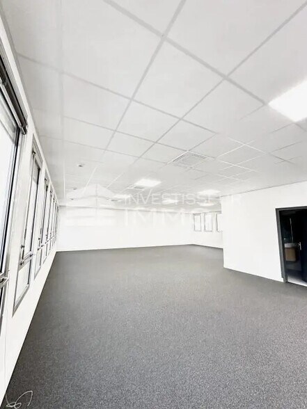 Bureau dans Bonneuil-sur-Marne à louer - Photo de l’immeuble – Image 2 sur 4