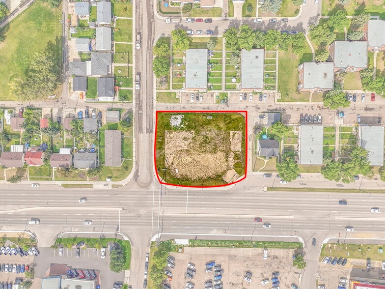 13408 Fort Rd NW, Edmonton, AB à louer - Photo de l’immeuble – Image 3 sur 15