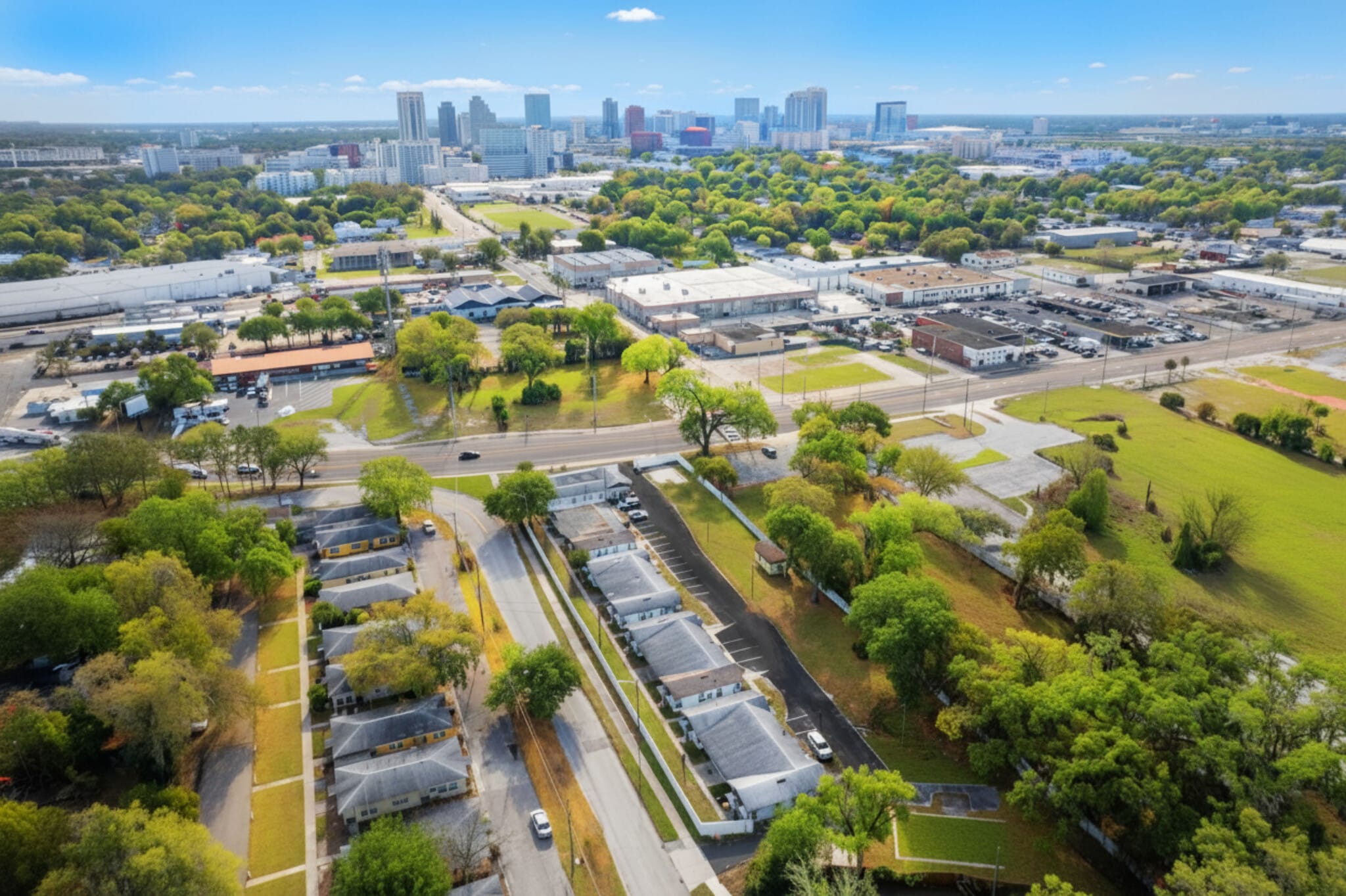 518 N Orange Blossom Trl, Orlando, FL à vendre Photo principale– Image 1 sur 13