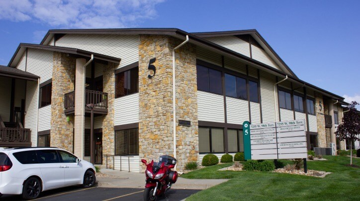 7255 W 98th Ter, Overland Park, KS à vendre - Photo de l’immeuble – Image 1 sur 22