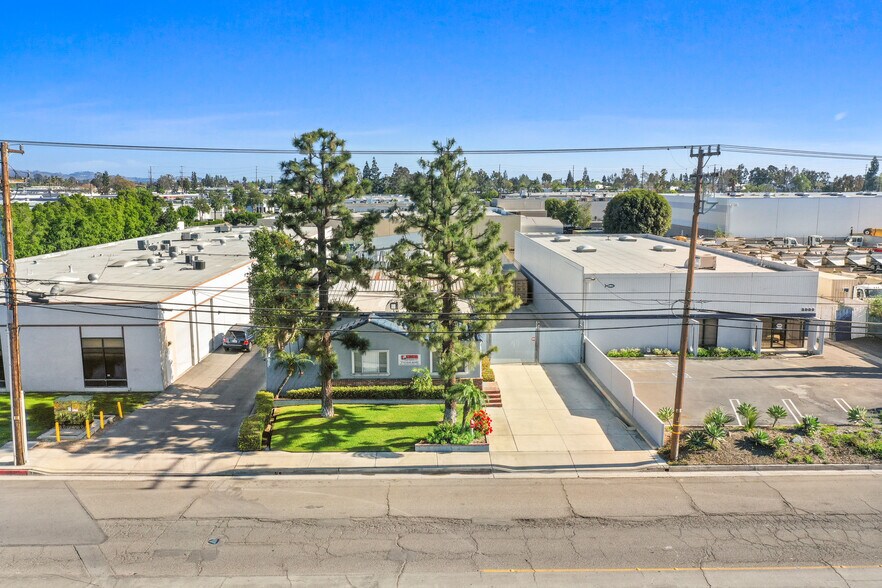 3006 E Coronado St, Anaheim, CA à louer - Photo de l’immeuble – Image 2 sur 12