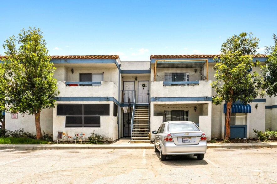 19531 E Cienega Ave, Covina, CA à vendre - Photo de l’immeuble – Image 2 sur 17