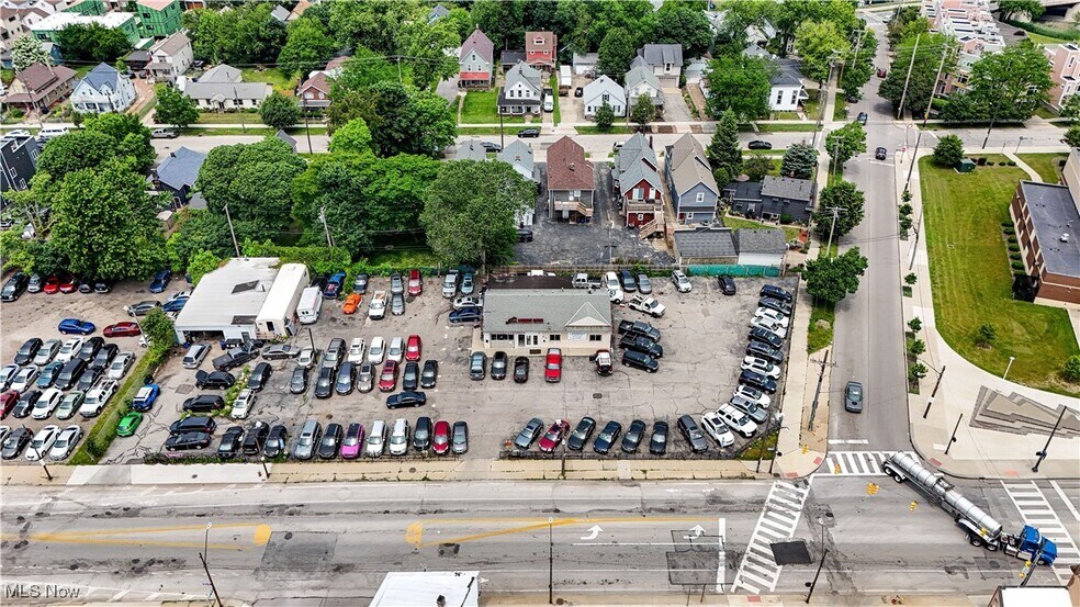 4910 Detroit Ave, Cleveland, OH à vendre - Photo de l’immeuble – Image 3 sur 15