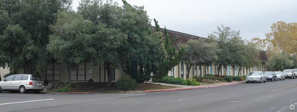 2344-2354 Stanwell Dr, Concord, CA à louer - Photo de l’immeuble – Image 1 sur 8