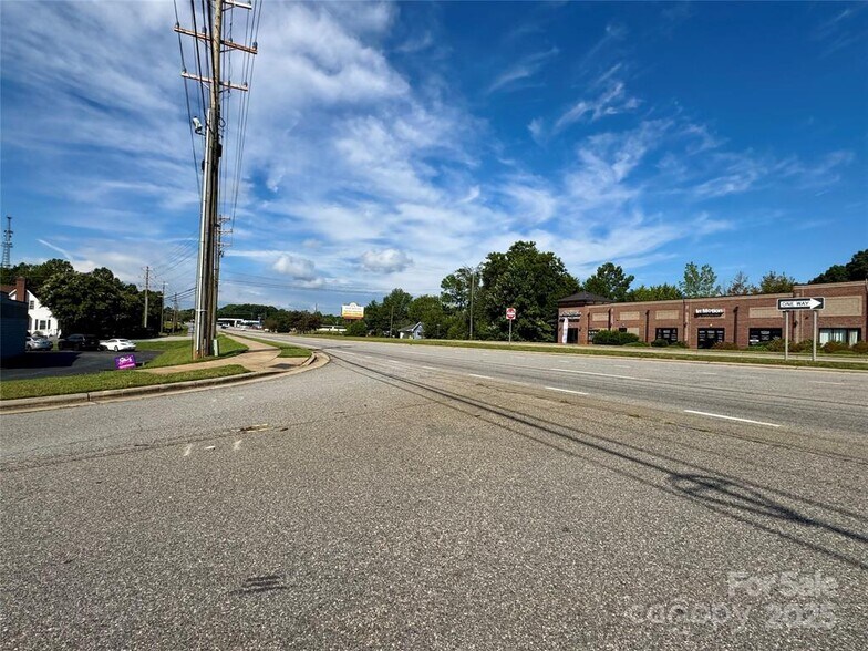 110 Charleston Dr, Mooresville, NC à vendre - Photo de l’immeuble – Image 2 sur 21