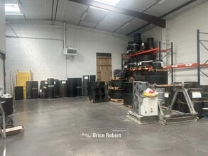 Local d’activités dans Vénissieux à louer Photo de l’immeuble– Image 2 sur 4