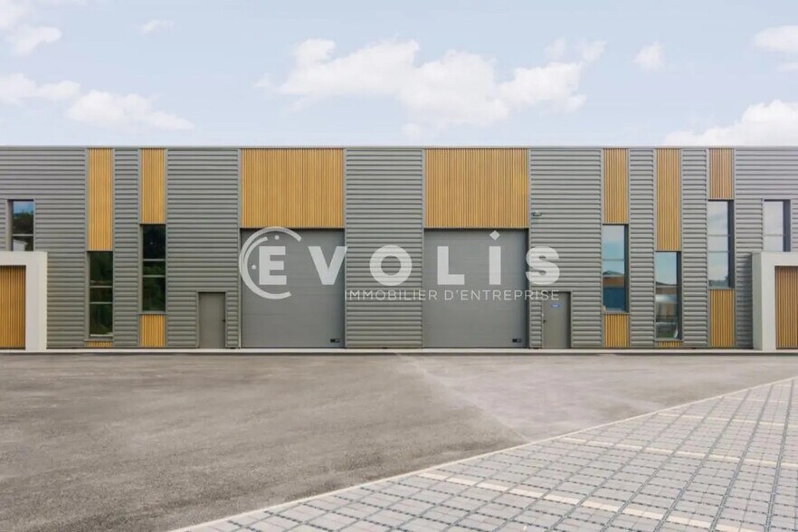 Local d’activités dans Trévoux à louer - Photo de l’immeuble – Image 3 sur 7
