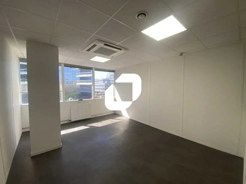 Bureau dans Cergy à vendre - Photo de l’immeuble – Image 3 sur 6