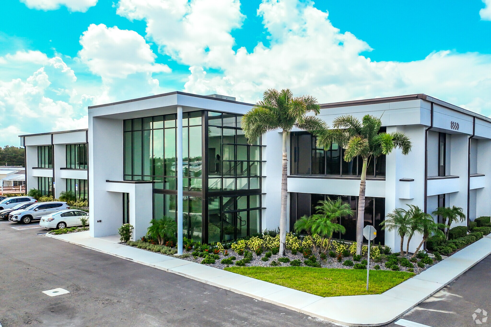 8550 Ulmerton Rd, Largo, FL à louer Photo principale– Image 1 sur 5