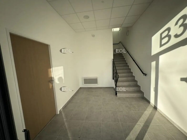 Local d’activités dans Corbeil-Essonnes à louer - Photo intérieure – Image 2 sur 16