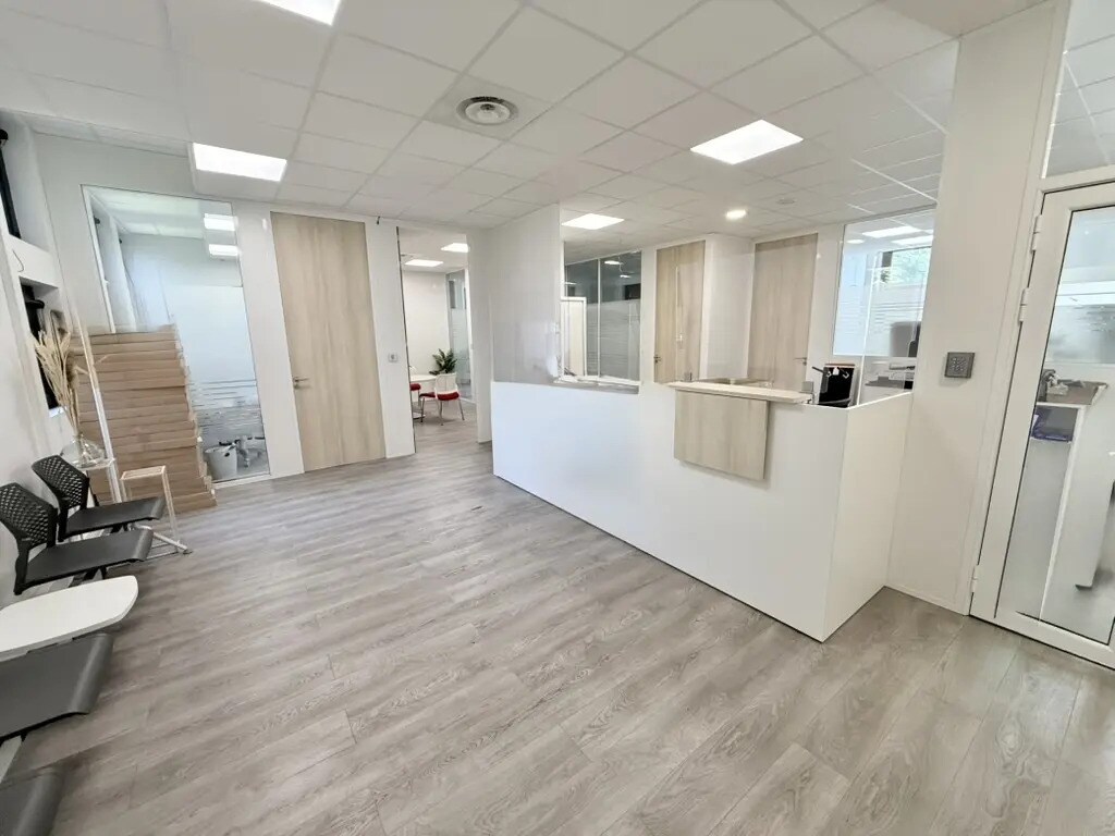 2 Place Des Hauts Tilliers, Gennevilliers à louer Photo de l’immeuble– Image 1 sur 9
