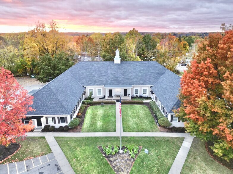 7181 Chagrin Rd, Chagrin Falls, OH à louer - Photo principale – Image 1 sur 8