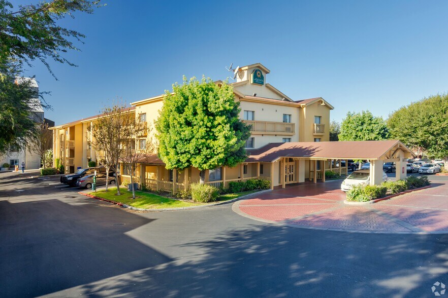 14972 Sand Canyon Ave, Irvine, CA à vendre - Photo de l’immeuble – Image 1 sur 16