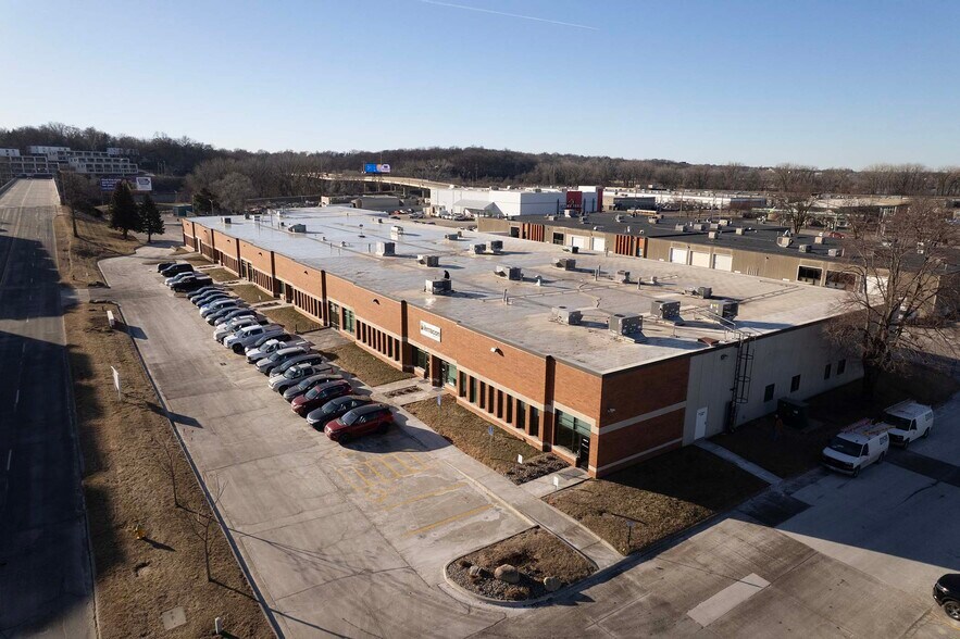 600 SW 7th St, Des Moines, IA à louer - Photo de l’immeuble – Image 3 sur 10