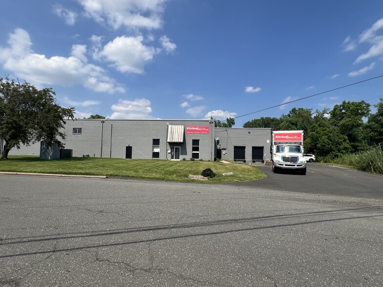 1296 Adams Rd, Bensalem, PA à louer - Photo de l’immeuble – Image 3 sur 5