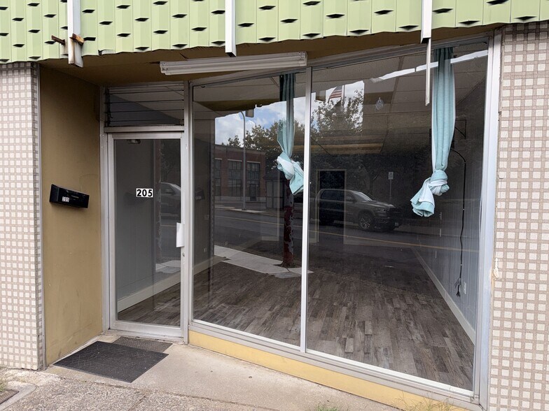 205 Oak St, Kelso, WA à louer - Photo de l’immeuble – Image 2 sur 8