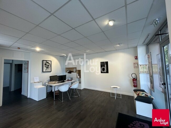 Plus de détails pour Local commercial à louer