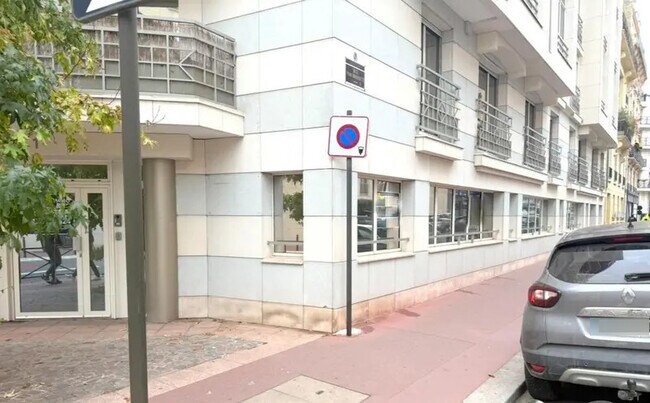 Plus de détails pour Local commercial à vendre