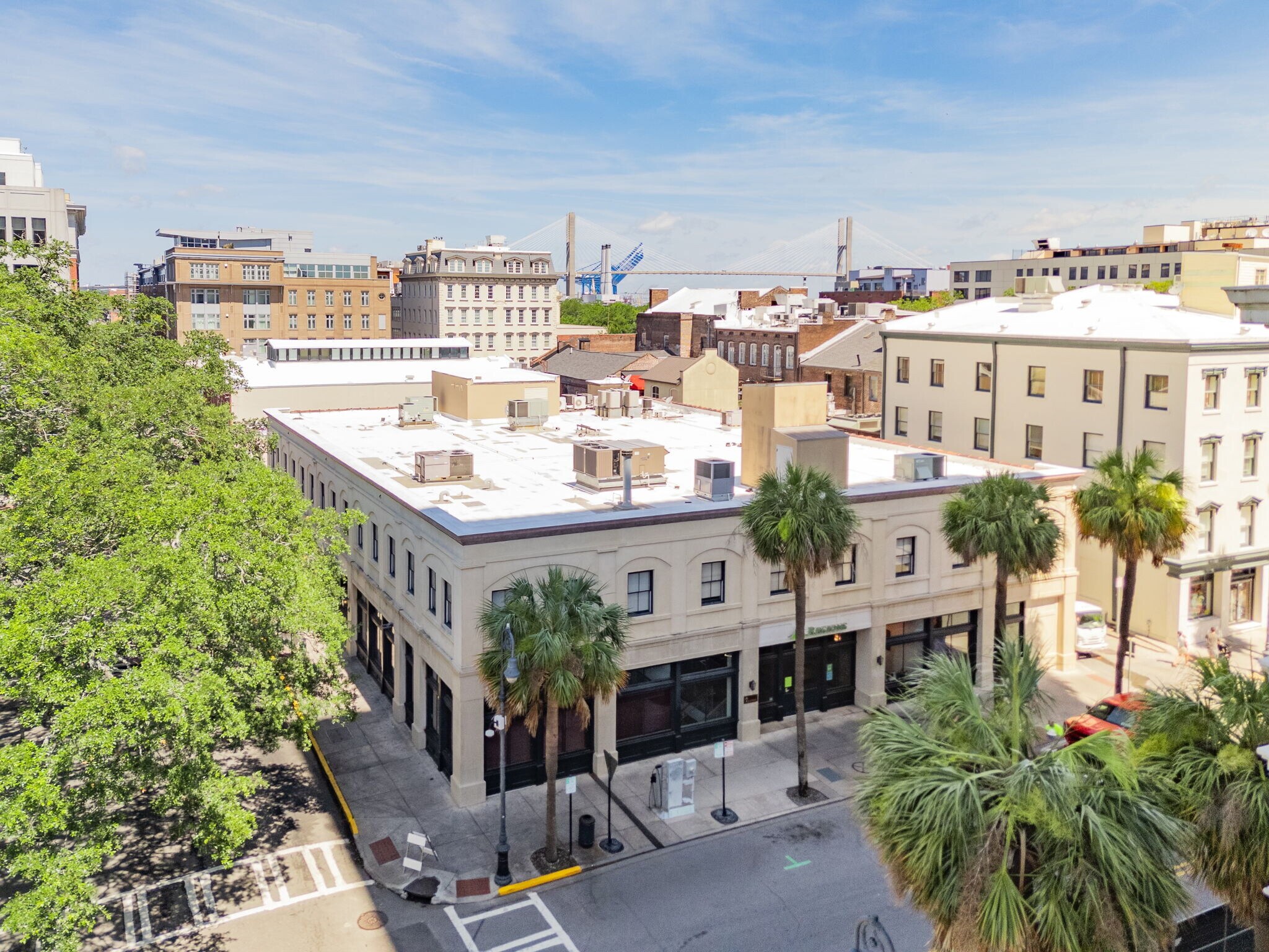 15 Bull St, Savannah, GA à louer Photo de l’immeuble– Image 1 sur 8