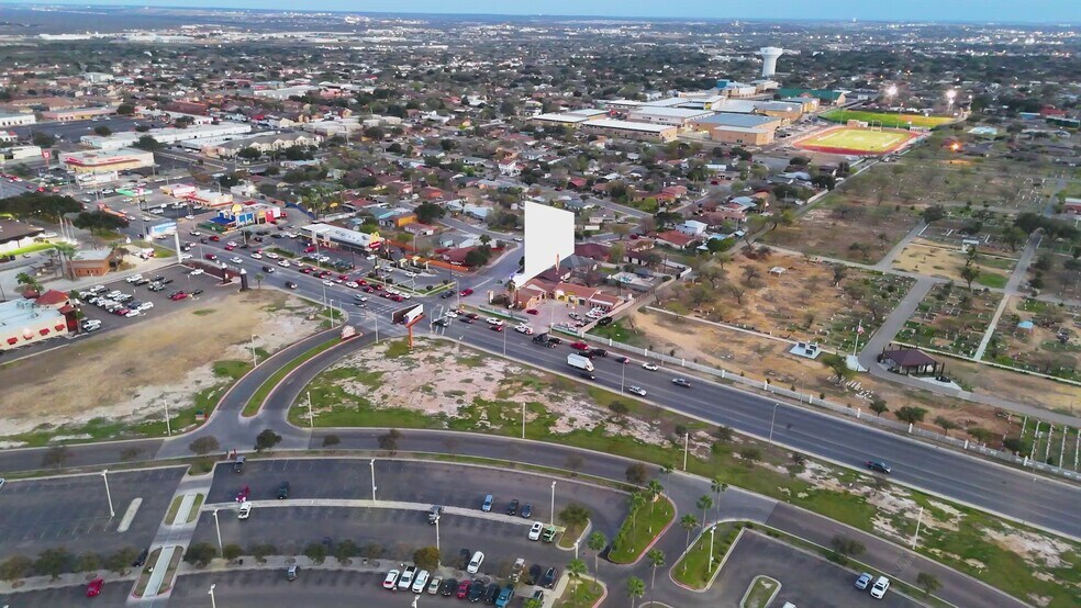 1919 E Saunders St, Laredo, TX à vendre - Vidéo sur l’annonce professionnelle – Image 2 sur 8