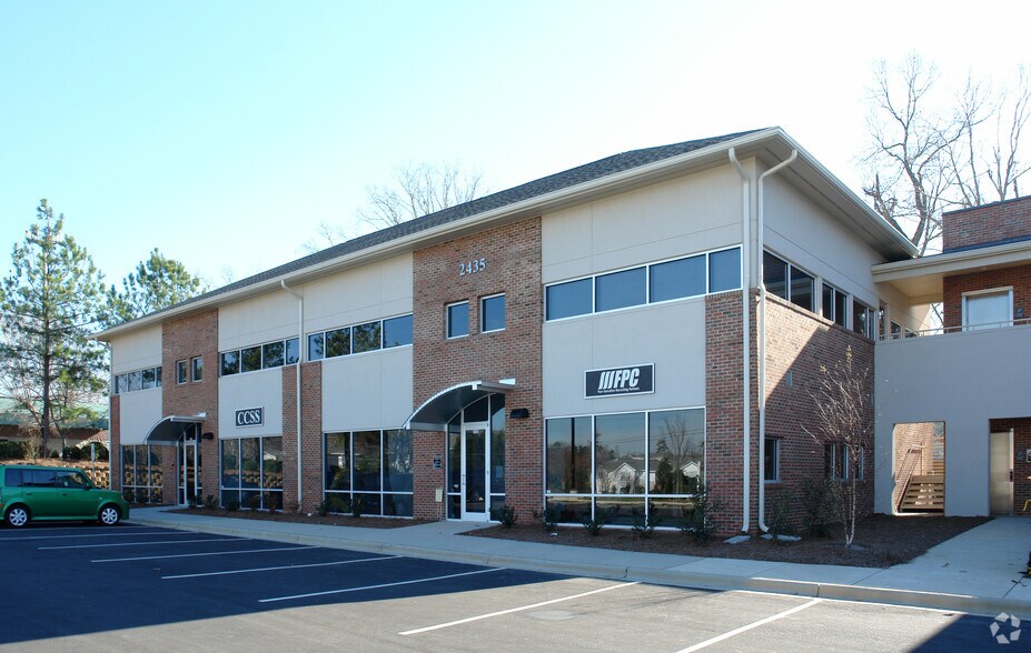 2435 Lynn Rd, Raleigh, NC à vendre - Photo de l’immeuble – Image 1 sur 8