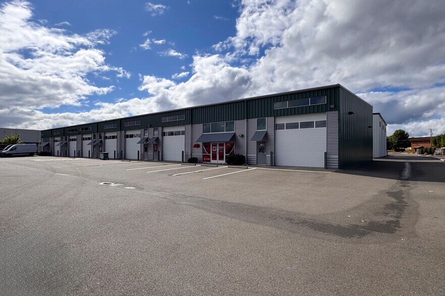 8024 River Dr SE, Tumwater, WA à louer - Photo de l’immeuble – Image 2 sur 3