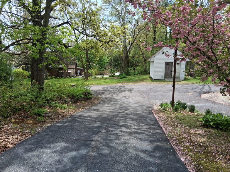 327 Eddie Dowling Hwy, North Smithfield, RI à vendre - Photo de l’immeuble – Image 3 sur 15