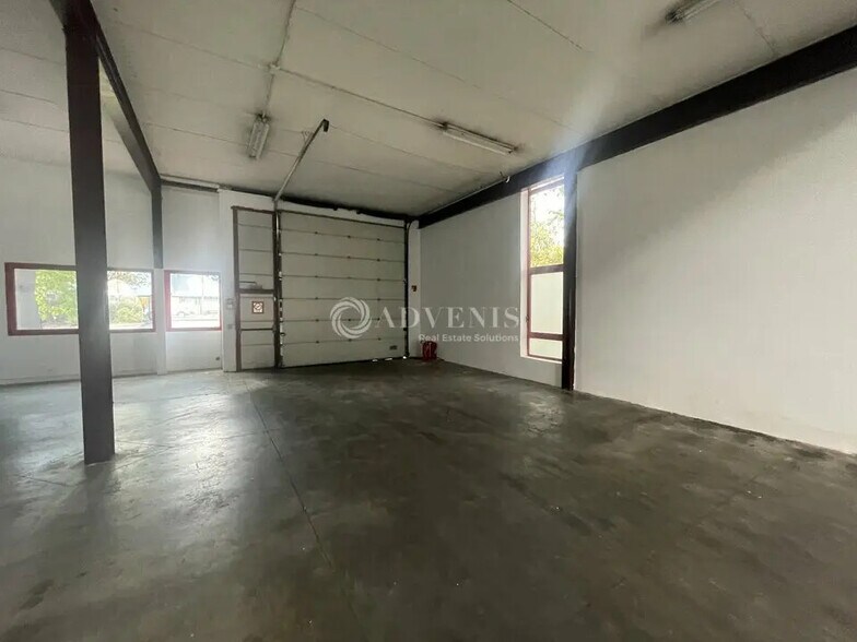 Local d’activités dans Le Blanc-Mesnil à louer - Photo de l’immeuble – Image 3 sur 7