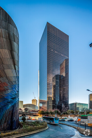 Bureau dans Courbevoie à louer - Photo de l’immeuble – Image 3 sur 3