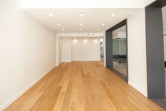 2342 Granville St, Vancouver, BC à louer Photo intérieure– Image 2 sur 4