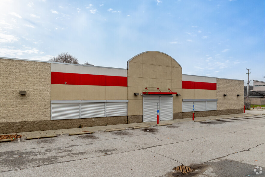 580 Vernon Odom Blvd, Akron, OH à louer - Photo de l’immeuble – Image 2 sur 10