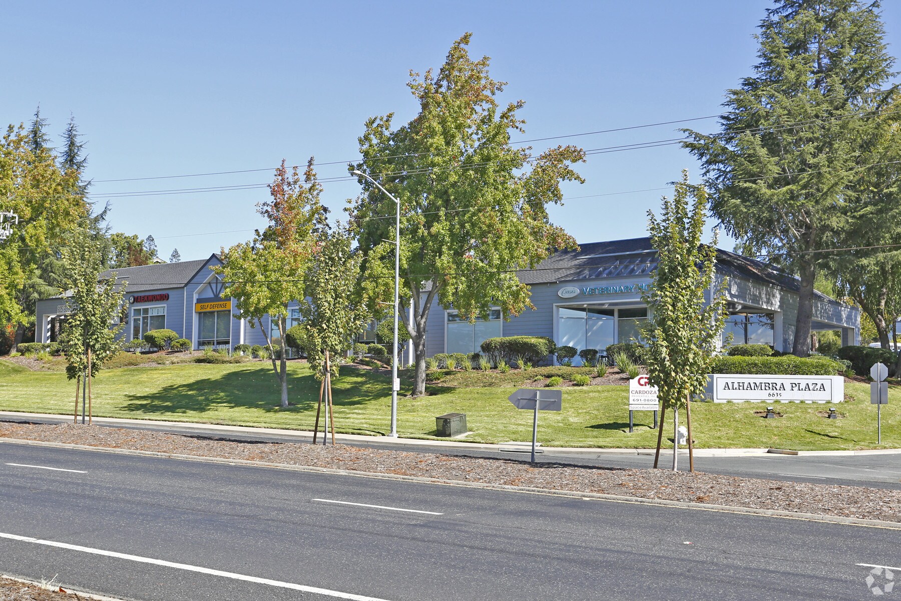 6635 Alhambra Ave, Martinez, CA à louer Photo principale– Image 1 sur 5