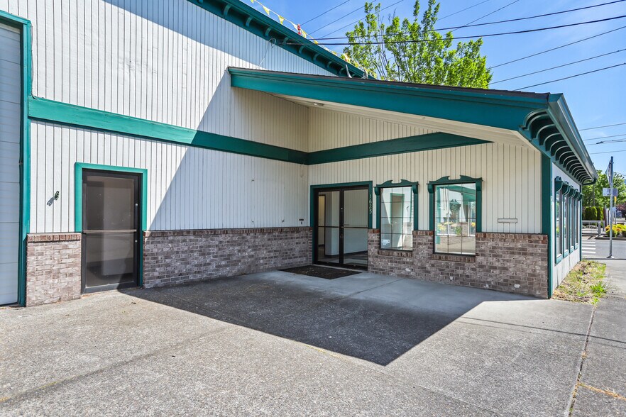 1625 SE Lafayette St, Portland, OR à louer - Photo de l’immeuble – Image 2 sur 7