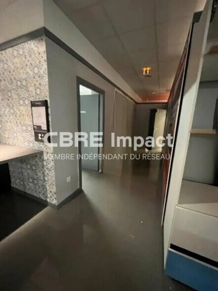 Local commercial dans Varennes-lès-Mâcon à louer - Photo de l’immeuble – Image 3 sur 7